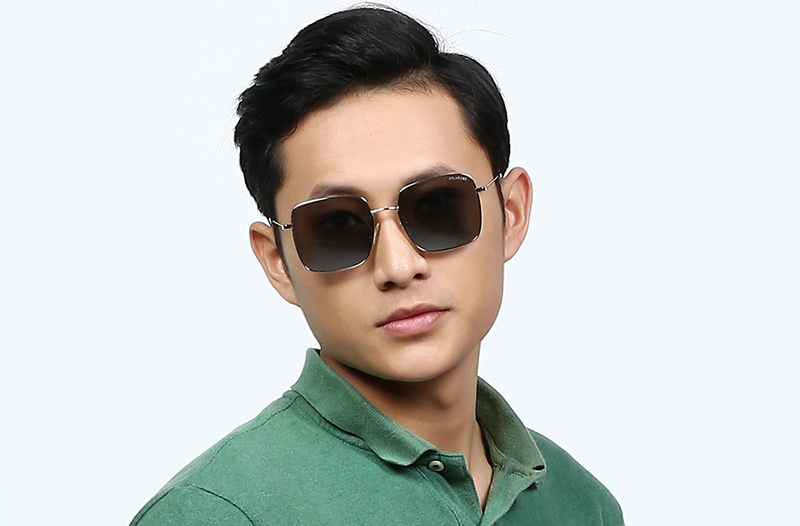 Kiểu dáng Oversize độc đáo sẽ giúp cho bạn luôn được nổi bật